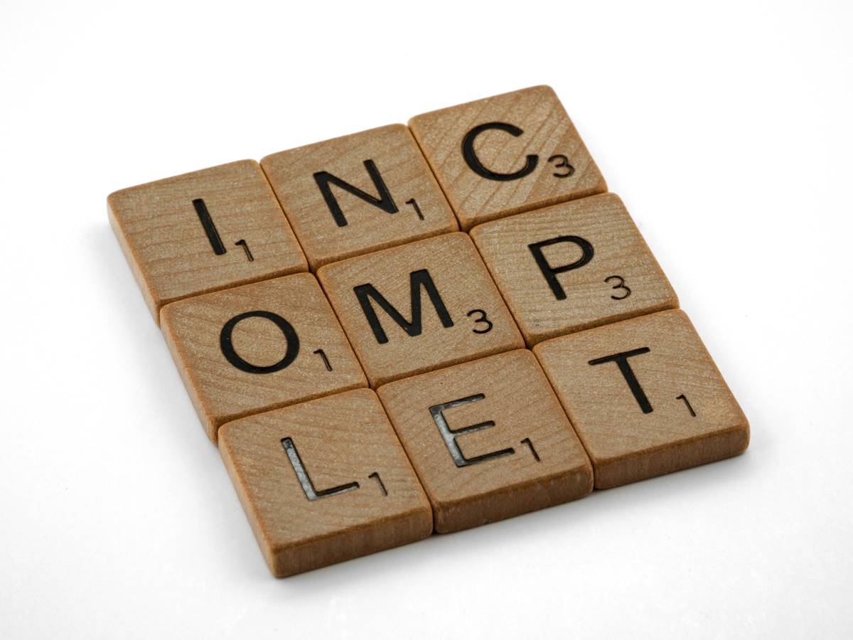 scrabble, scrabble pieces, lettering, letters, wood, scrabble tiles, white background, words, type, typography, design, layout, incomplete, incomplet, imperfect, not finished, finish, lacking, omit,